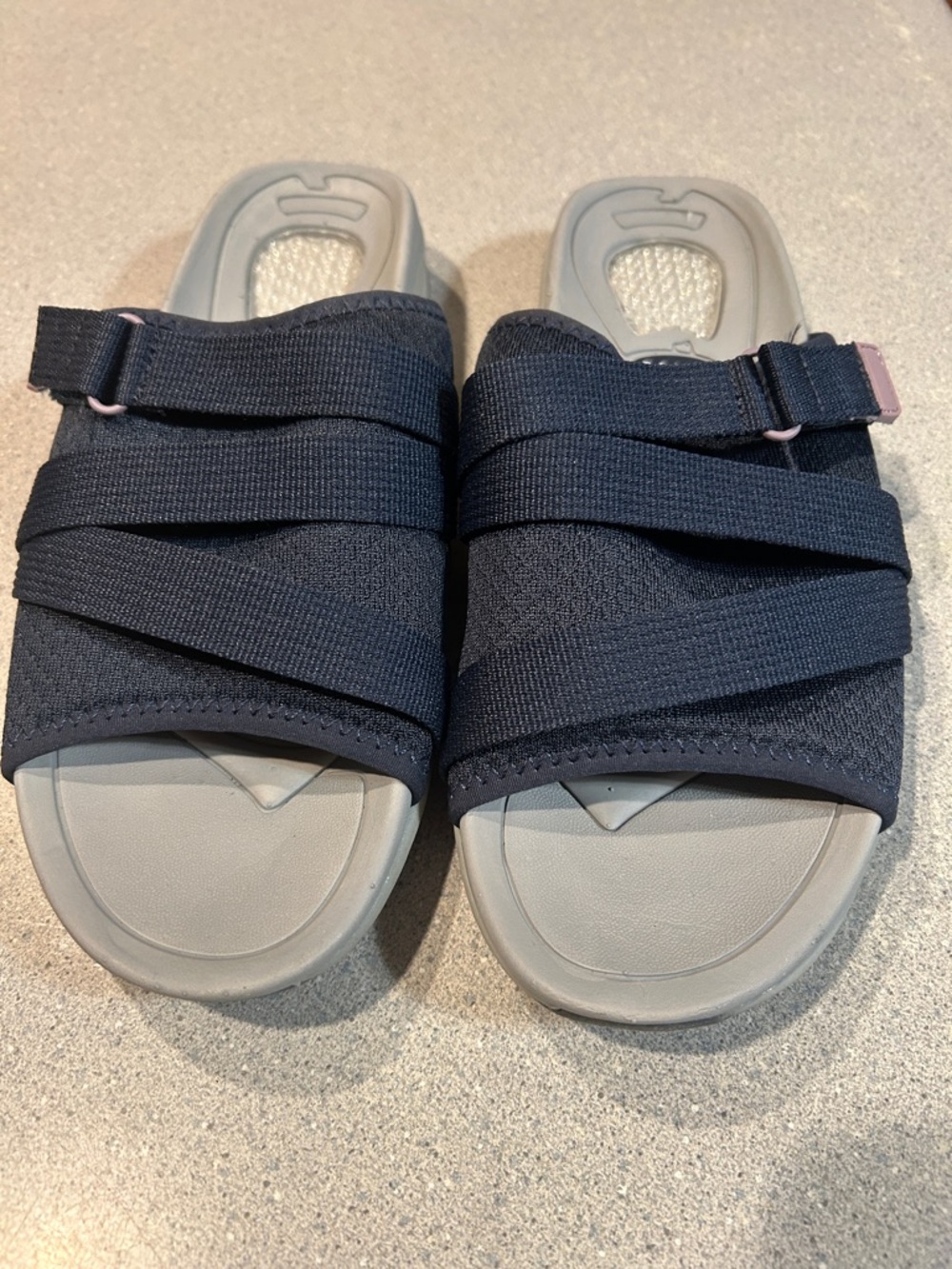Dr. Scholls sz 8 Navy, Strappy Slide Sandals with Gray Footbed